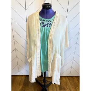 Treasure & Bond Women’s One Size Short Sleeve Lace Trim Raw Hemline Ruana Kimono